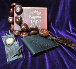 Магический сет, карты таро, портмоне с денежной формулой, активатор заклинаний из семян священного дерева, браслет с оргонитовым талисманом архангела Михаеля ,шкатулка и светильник Соломона, волшебная палочка, книга теней и благовония, активатор, зарядка 